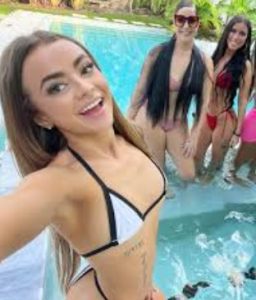 Nikki Nicole - Mofos แอบเสียวกับช่างไฟ
