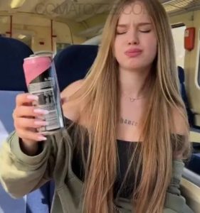 คลิปxxxฝรั่งผมทอง Stranger sat next to me on train. What does she want?